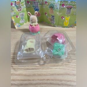Calico Critters Blooming Baby Friends Series mystery #8